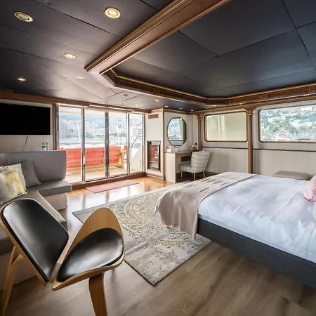 Botel Yacht Irama *