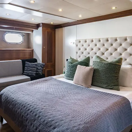 Botel Yacht Irama