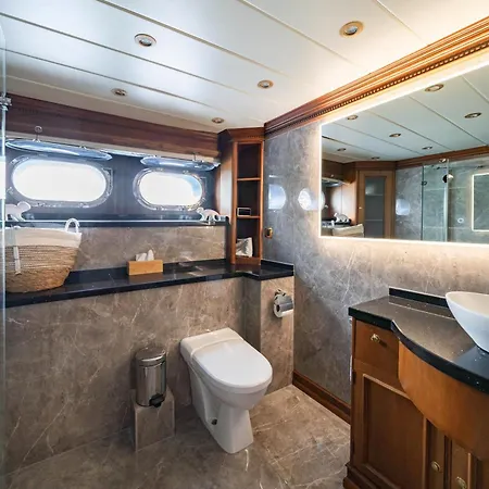 Yacht Irama Botel Cannes