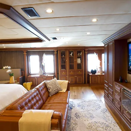 Yacht Irama Cannes