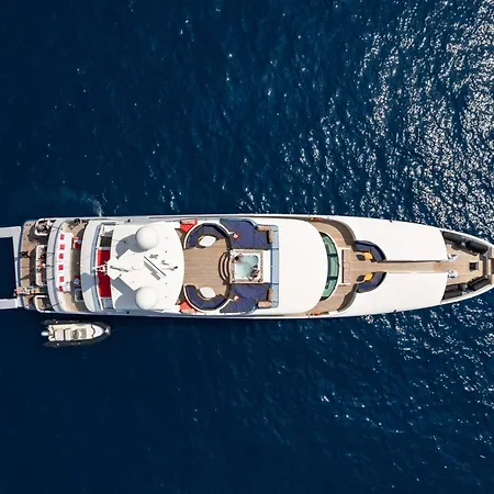 Yacht Irama ספינת מלון קאן