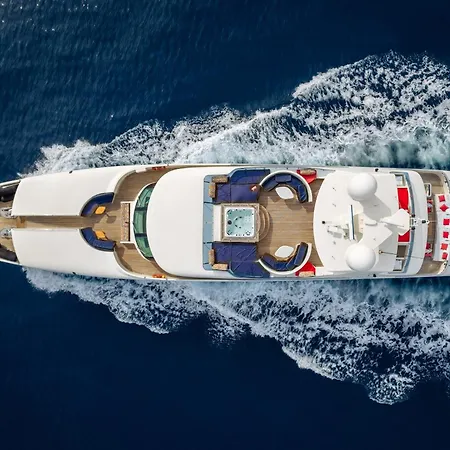 Yacht Irama *