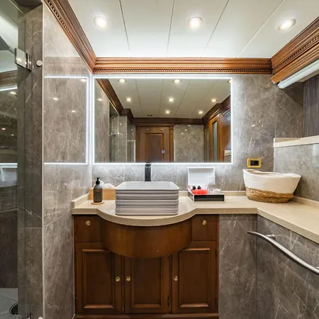 ספינת מלון Yacht Irama *
