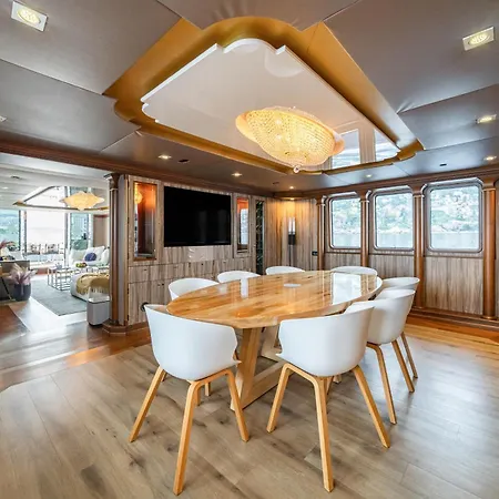 Irama Luxury Superyacht 6 & Hot Tub & Water Toys
