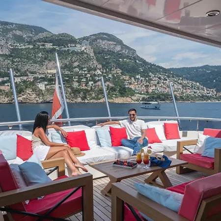 Yacht Irama Botel *