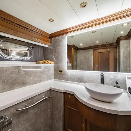 Yacht Irama