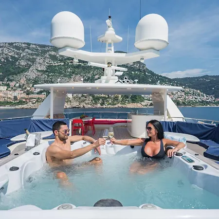 Botel Yacht Irama *