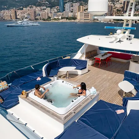 Yacht Irama *
