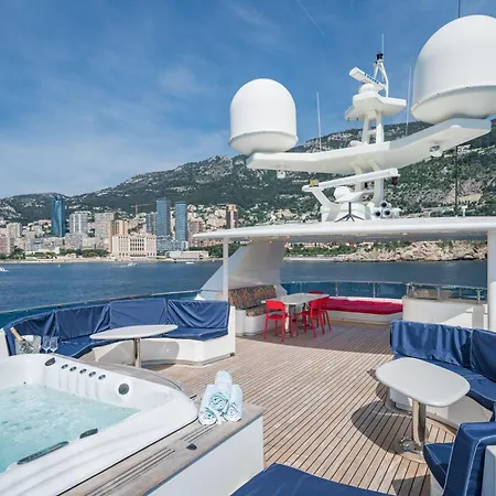 Yacht Irama Botel